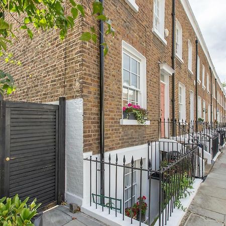 Stunning Gated Home London Exterior photo