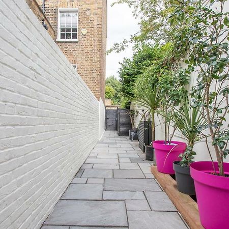 Stunning Gated Home London Exterior photo